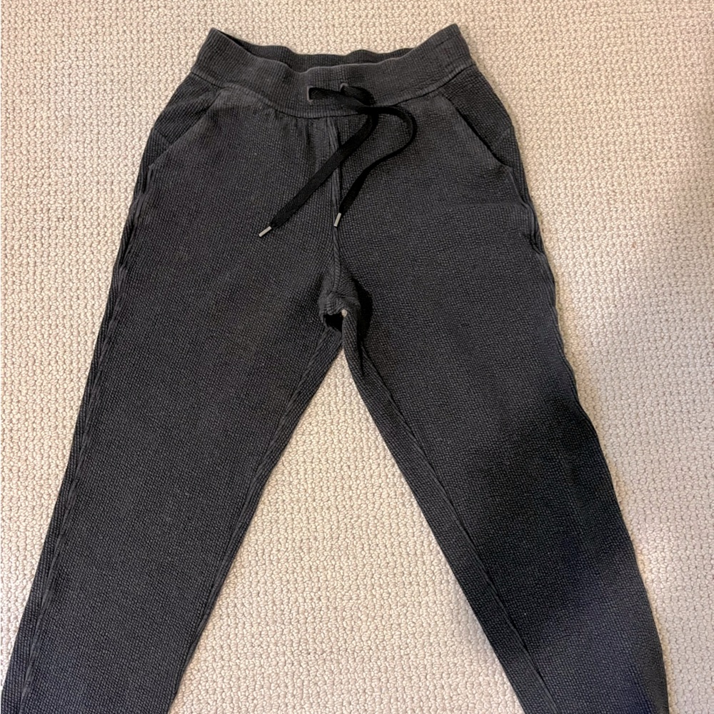 lululemon size 2 grey, textured, joggers!